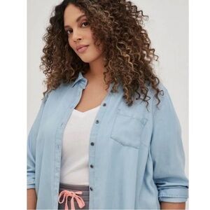Torrid Light Blue Button-Up Shirt Size 6